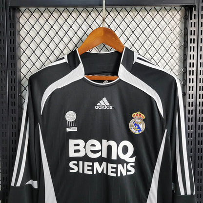 Real Madrid Retro 06/-7 Long Sleeve Away Kit