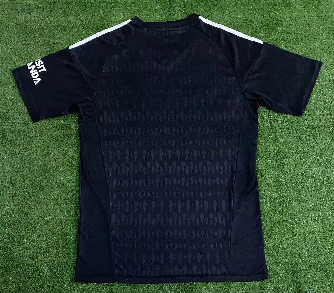 Arsenal 23/24 Goalkeeper Kit Black